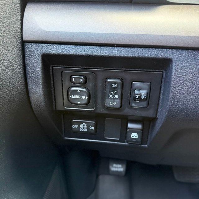 Toyota Tundra  2017