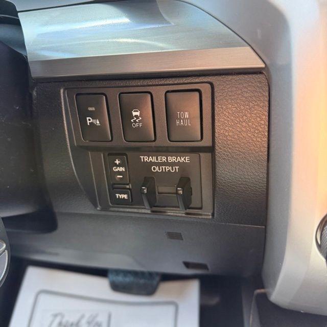 Toyota Tundra  2016