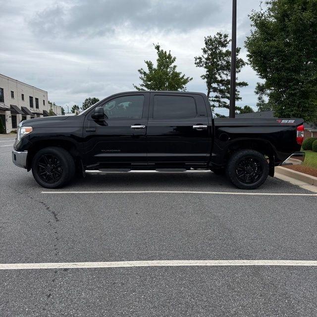 Toyota Tundra  2017