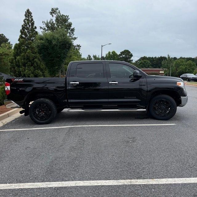 Toyota Tundra  2017