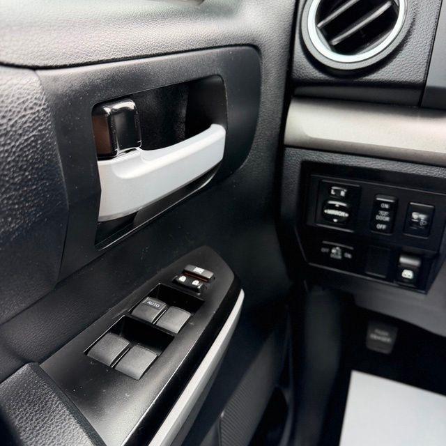 Toyota Tundra  2017