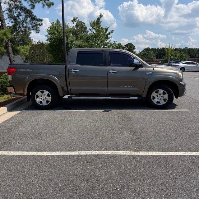 Toyota Tundra  2011
