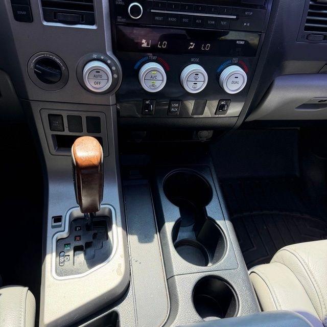 Toyota Tundra  2011
