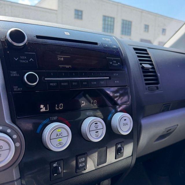 Toyota Tundra  2011