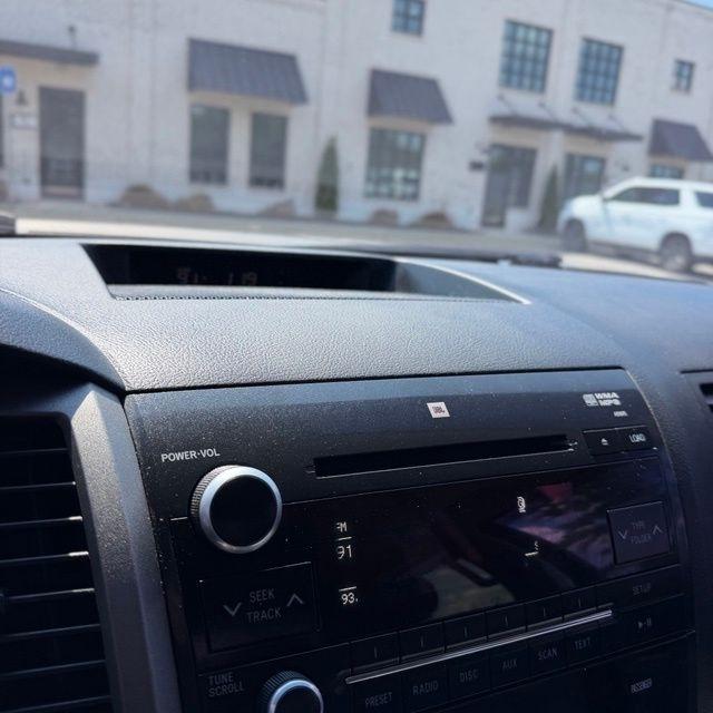 Toyota Tundra  2011
