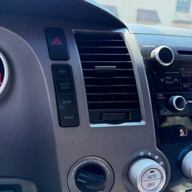 Toyota Tundra  2011