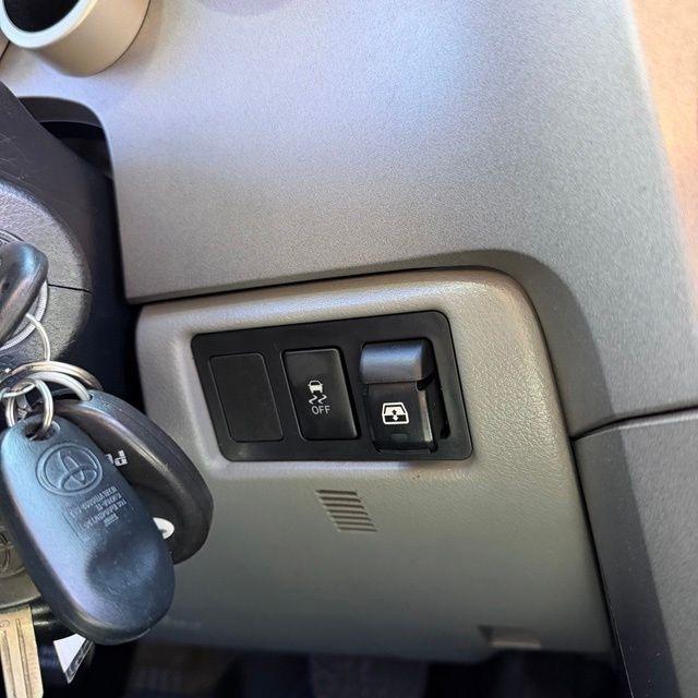 Toyota Tundra  2011