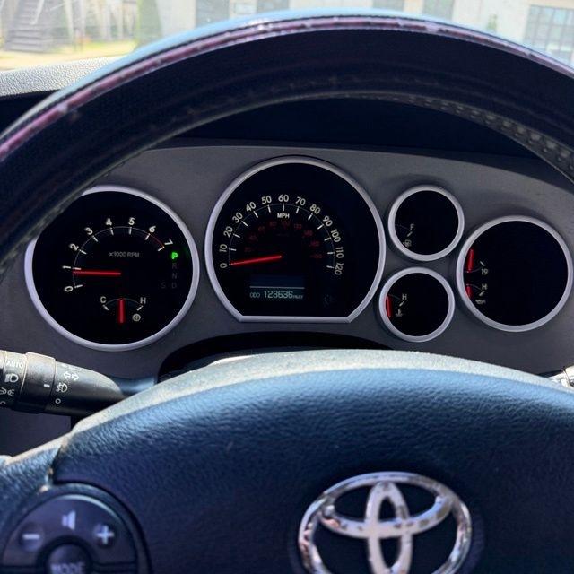 Toyota Tundra  2011
