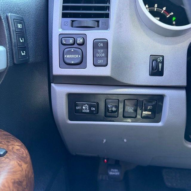 Toyota Tundra  2011