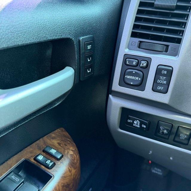 Toyota Tundra  2011