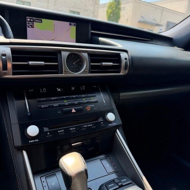 Lexus IS  2014
