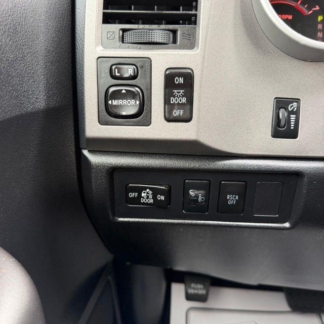 Toyota Tundra  2013
