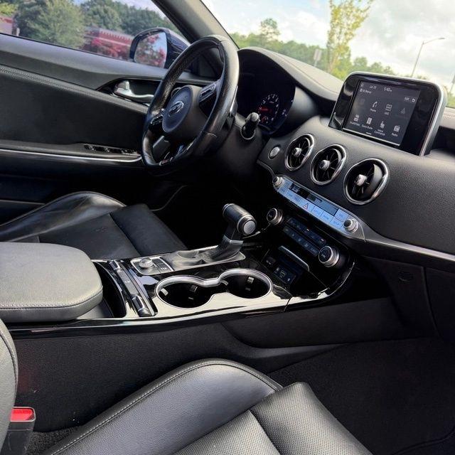 Kia Stinger  2021