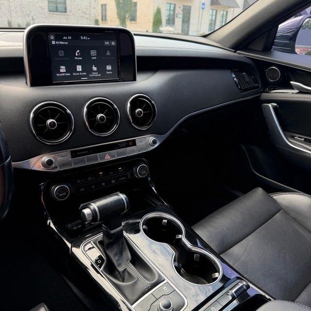 Kia Stinger  2021