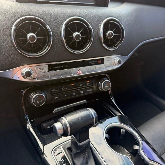 Kia Stinger  2021