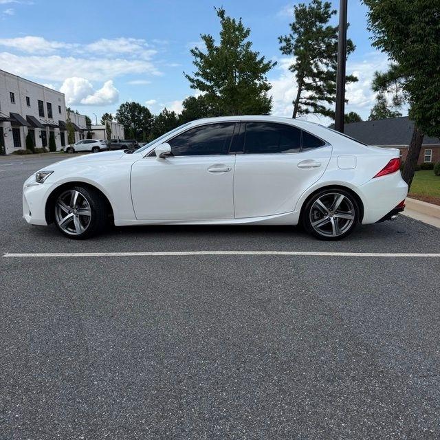 Lexus IS  2018