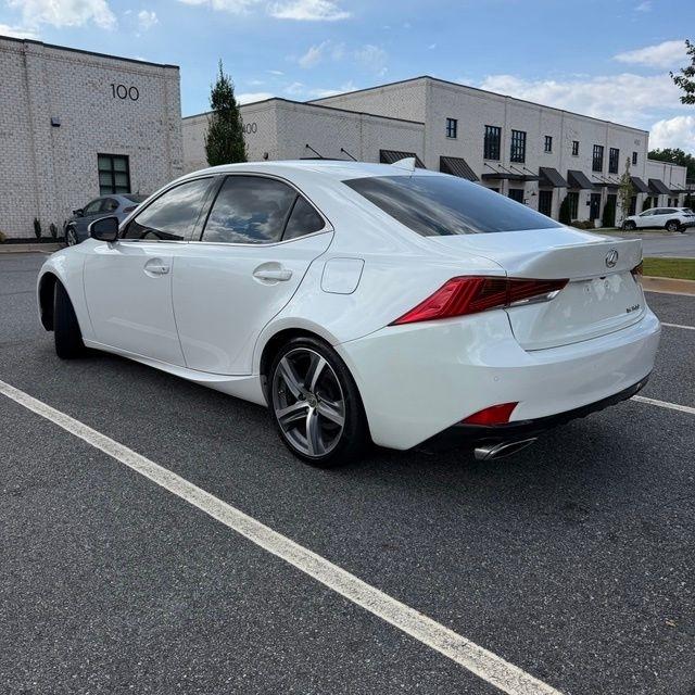 Lexus IS  2018
