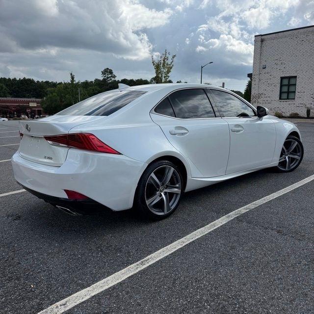 Lexus IS  2018