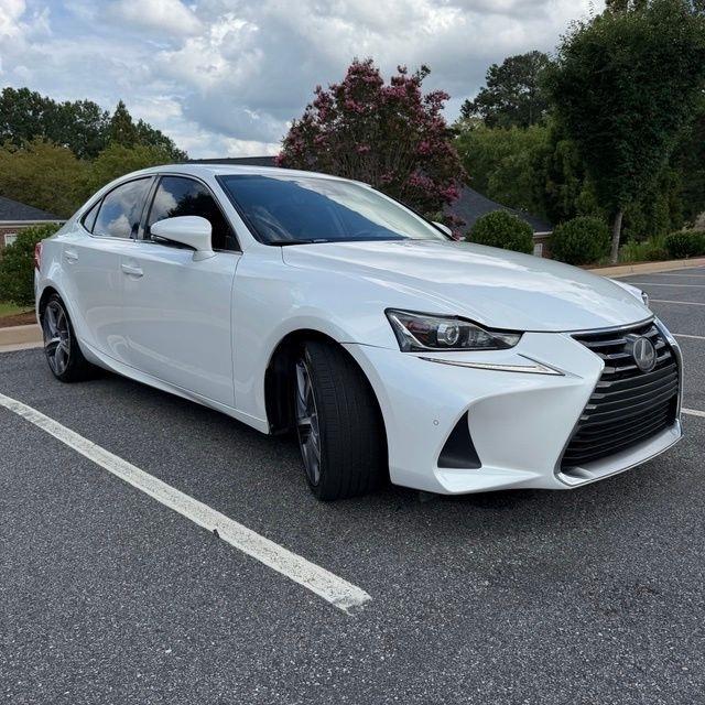 Lexus IS  2018