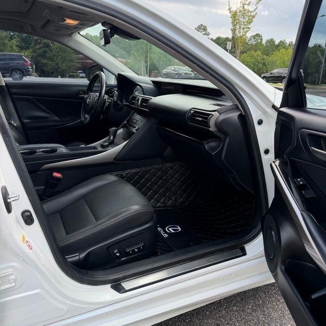 Lexus IS  2018