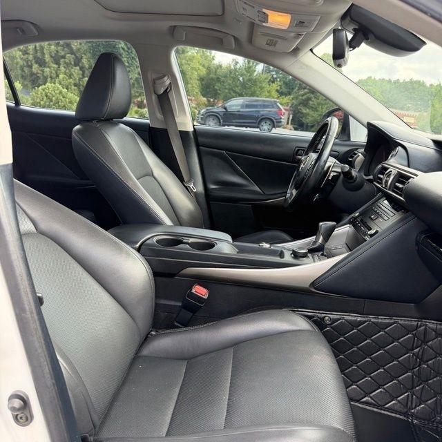 Lexus IS  2018