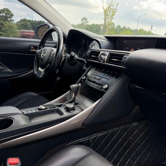 Lexus IS  2018