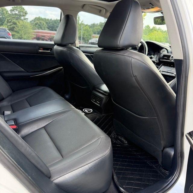 Lexus IS  2018
