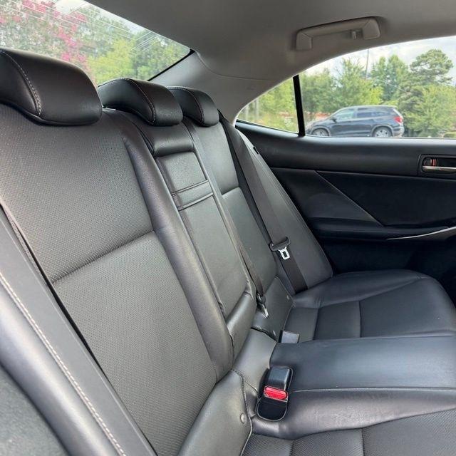 Lexus IS  2018