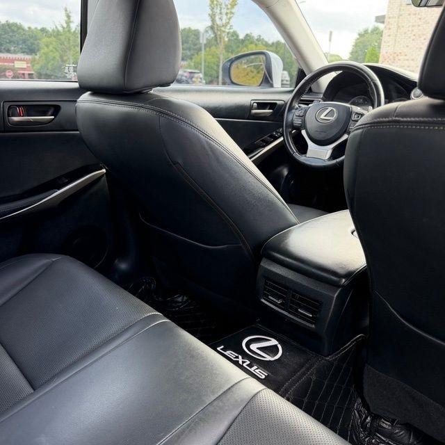 Lexus IS  2018