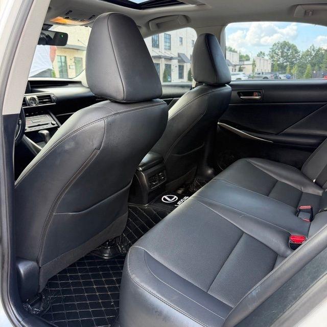 Lexus IS  2018