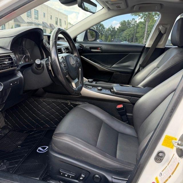 Lexus IS  2018