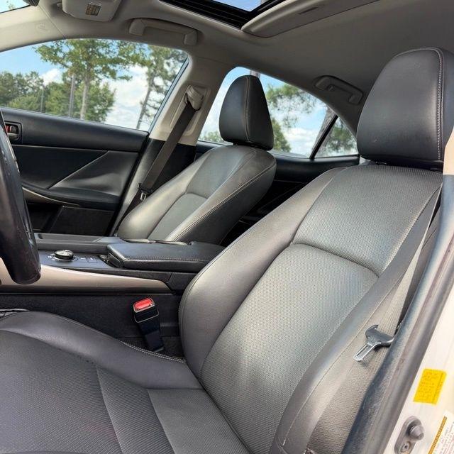 Lexus IS  2018