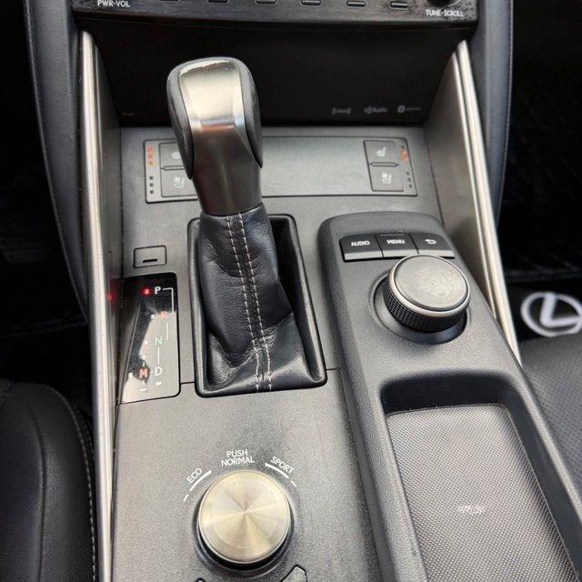 Lexus IS  2018