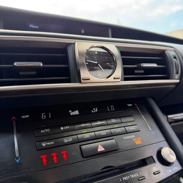 Lexus IS  2018