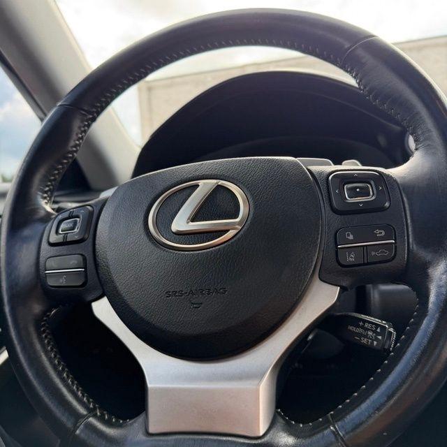 Lexus IS  2018
