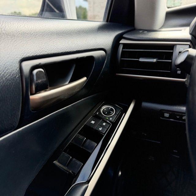 Lexus IS  2018