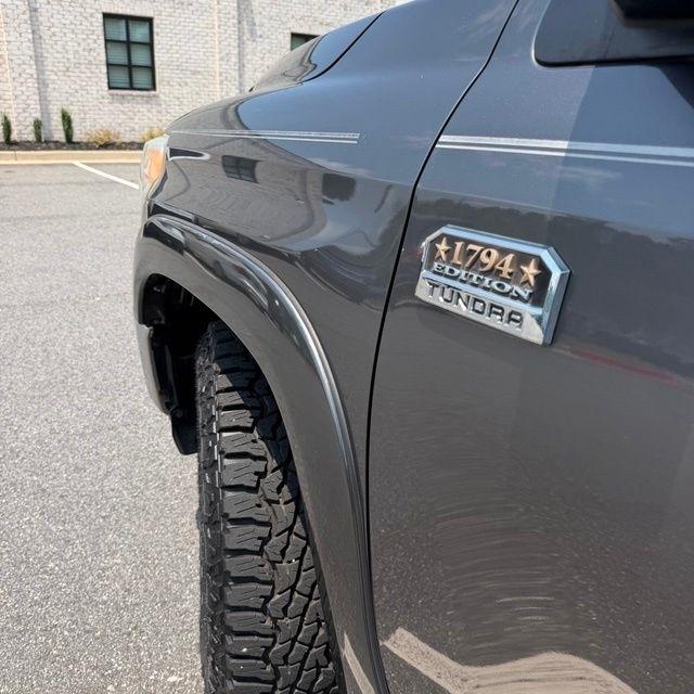 Toyota Tundra  2015