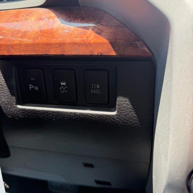 Toyota Tundra  2015