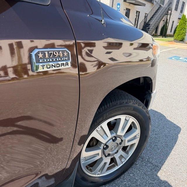 Toyota Tundra  2015