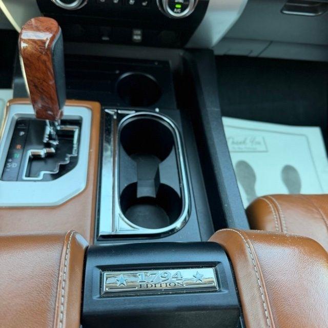 Toyota Tundra  2015