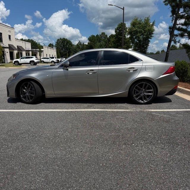 Lexus IS  2018