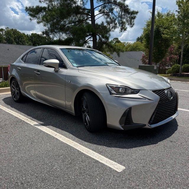 Lexus IS  2018