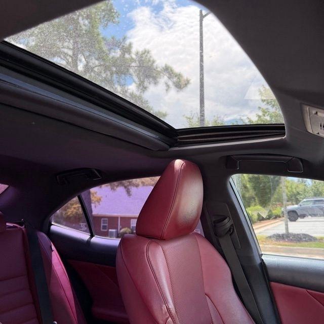 Lexus IS  2018