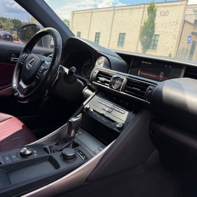 Lexus IS  2018