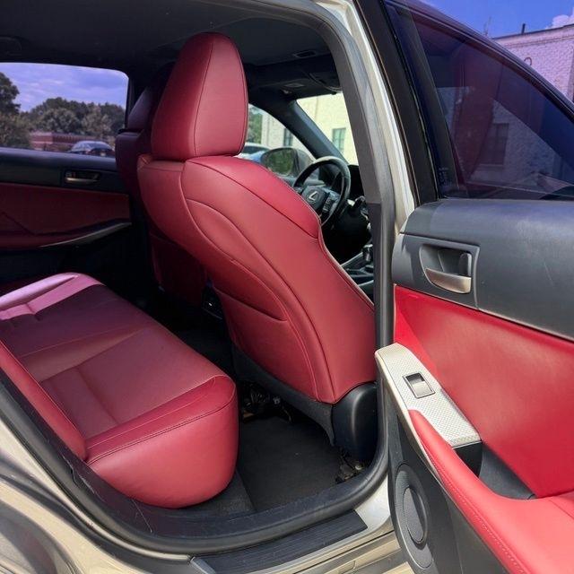 Lexus IS  2018