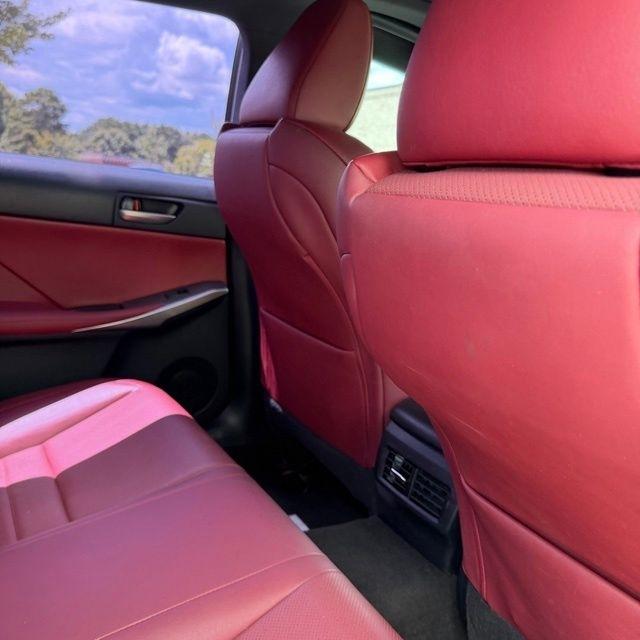 Lexus IS  2018