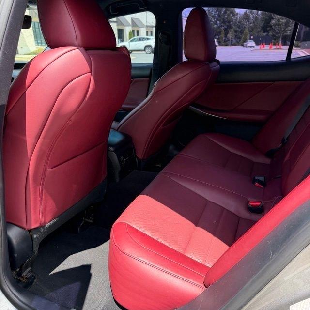 Lexus IS  2018