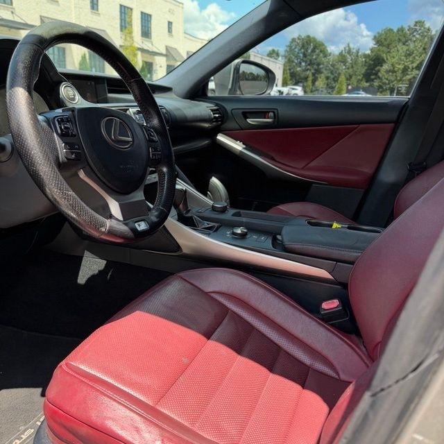 Lexus IS  2018