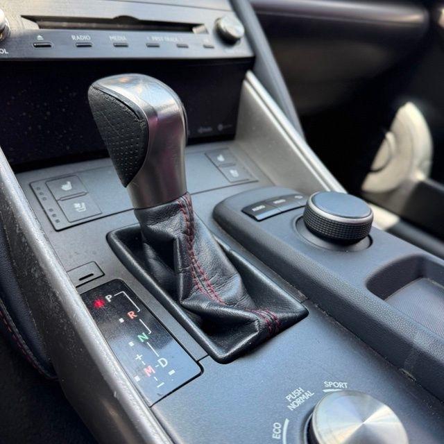 Lexus IS  2018
