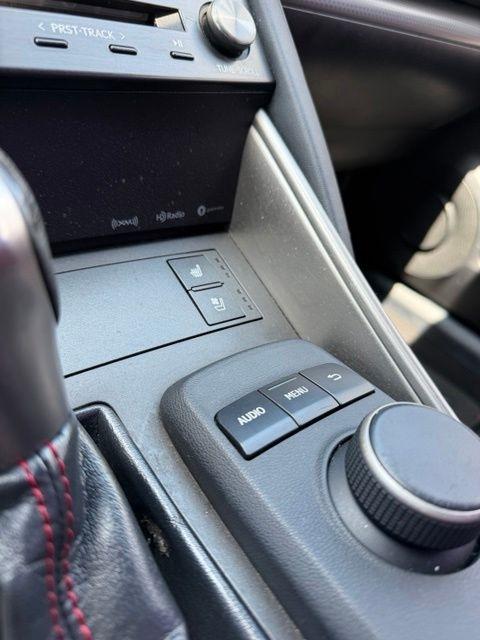 Lexus IS  2018